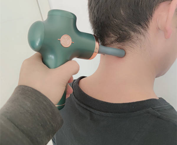 必备|随身按摩必备，华为智慧生态，野小兽X华为随身筋膜枪Monica体验