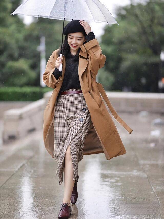 大意|穿风衣别大意,鞋子才是最重要的,搭配让你优雅又大气!