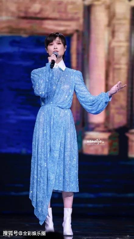 一身 李宇春越来越有女人味了！春哥的实力已经不需要个性来给自己加分