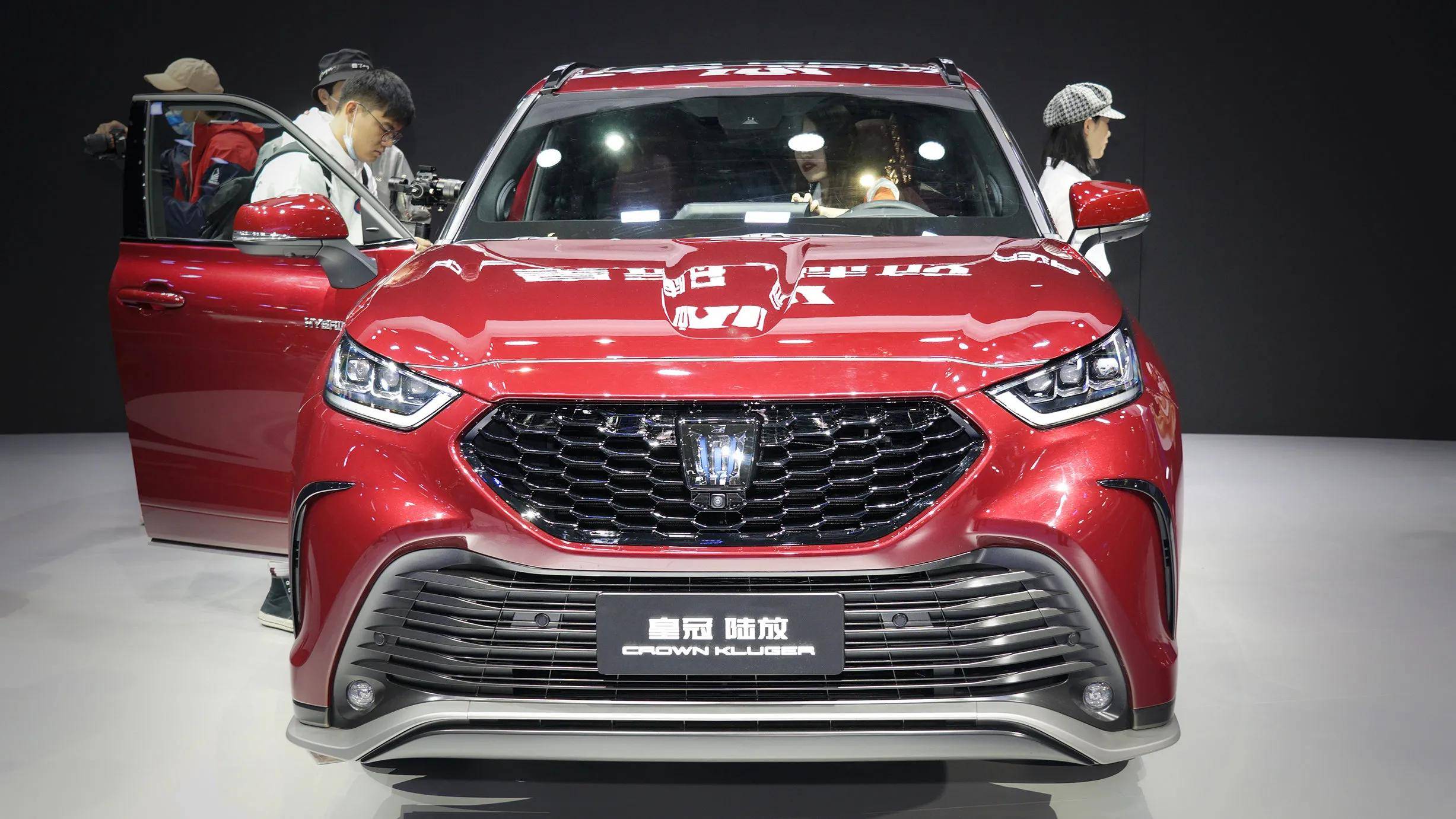 丰田皇冠陆放2023款最新款白色 6bd5273a53e84fd882087d9a015ae401.jpeg