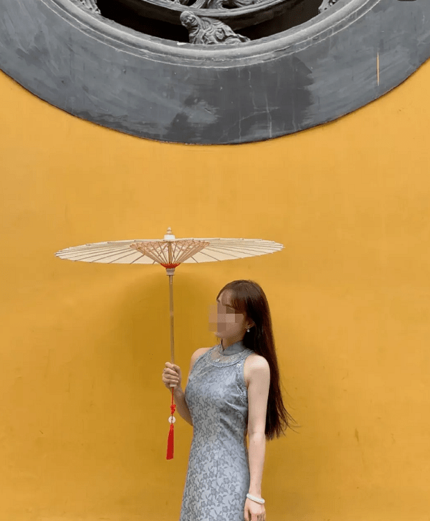 佛媛 火了 女网红寺庙打擦边球炫富 太离谱 App