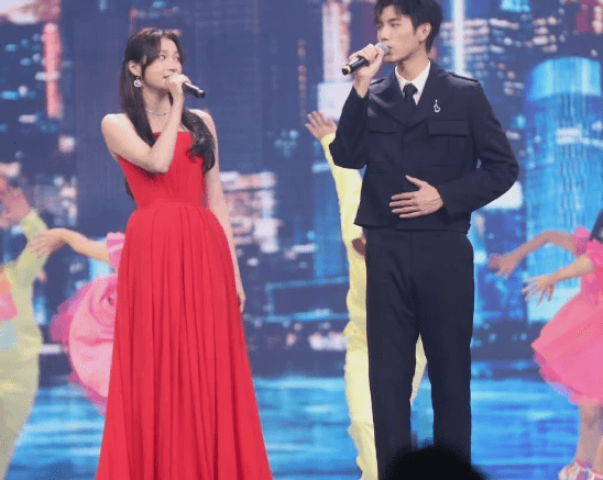 大球|中秋晚会女星神仙打架：刘诗诗头顶“大球”，赵丽颖与景甜撞衫