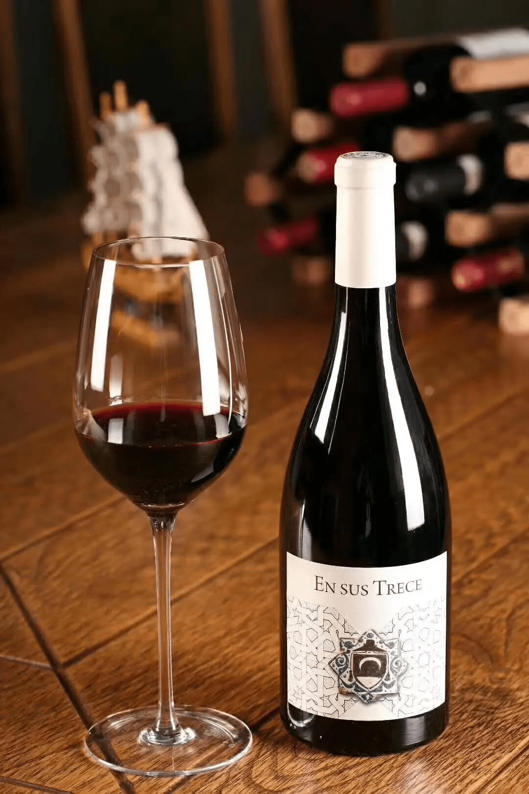 中喜酒业国际歌海娜日倒上一杯歌海娜葡萄酒一起庆祝吧