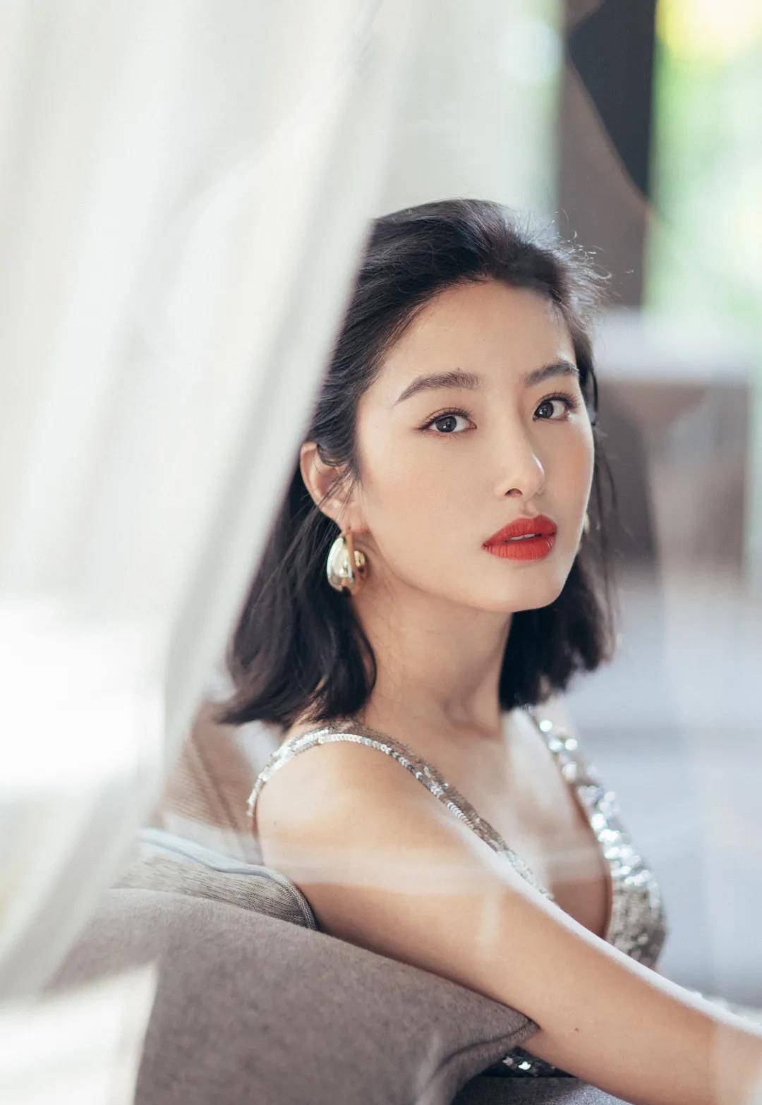 标准2021美女标准又变了，厚唇大嘴也能美出天际，真是太赞了