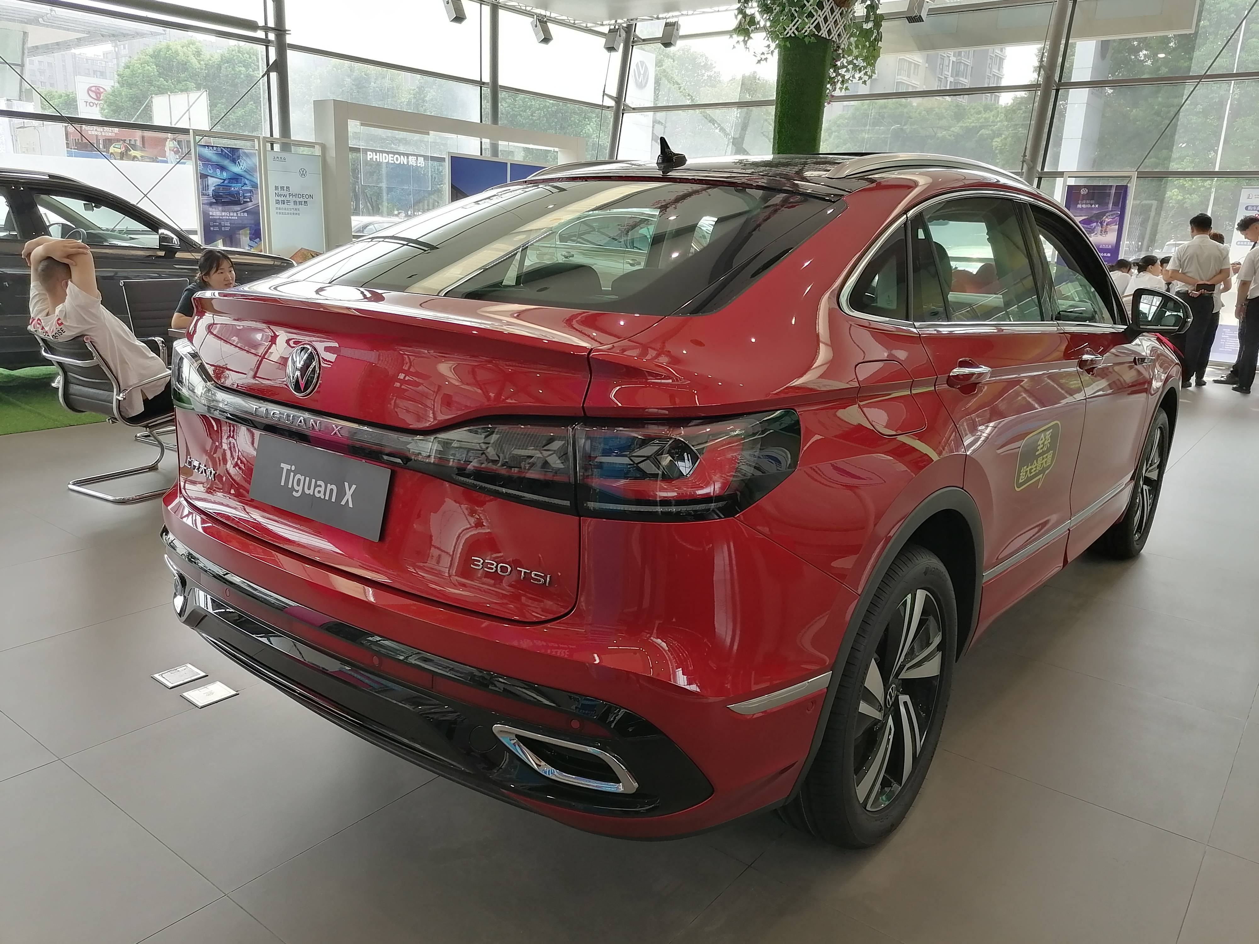 上市一个月直降4万体验大众途观x红色造型真心稀少内饰奢华