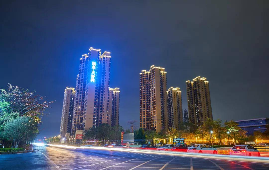 作为莞北本地开发商,立足石龙先后开发了聚龙湾,彩虹湾,御龙湾受到