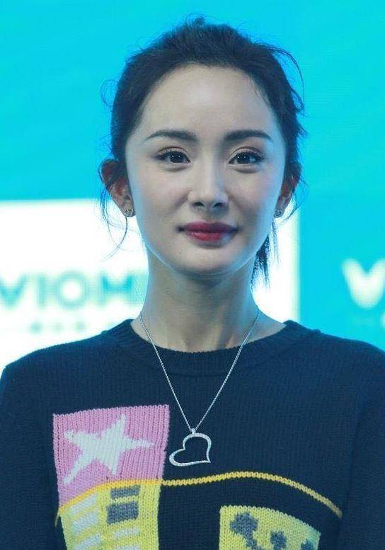 全靠 杨幂“少女”全靠营销,生图照被公开,就是34岁普通女人