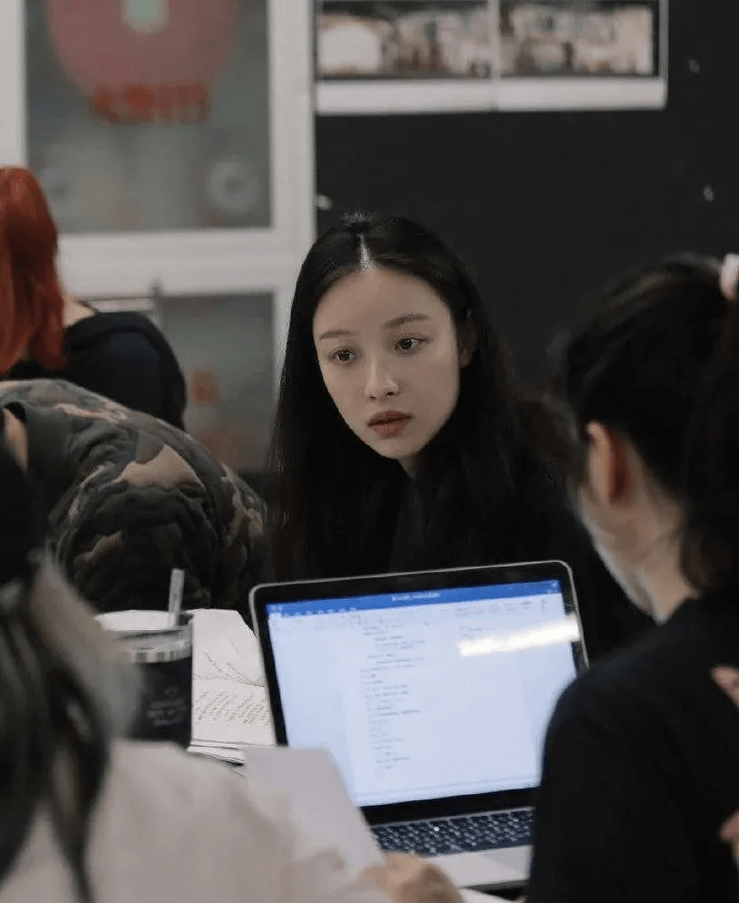 白女士都是淡颜，为什么赵露思化妆比素颜丑，乔欣却能撑破颜值天花板？