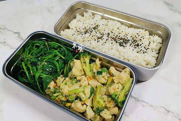 米饭搭配鸡胸肉 1842fee3ccb84359a3f2fb3e84079cc5.jpeg