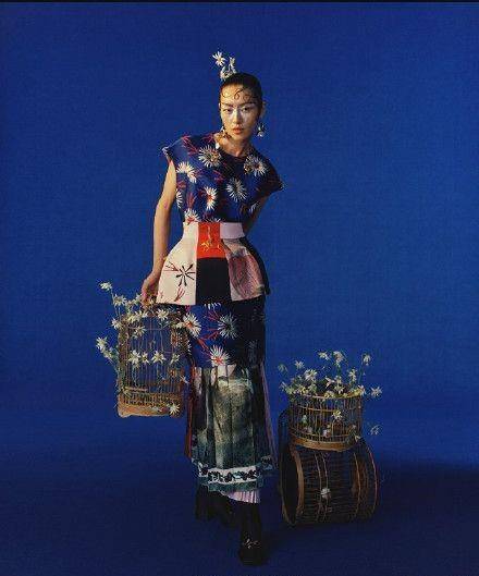 设计 意大利品牌跨界苗族设计，刘雯化身苗寨少女，国潮燃起来不得了