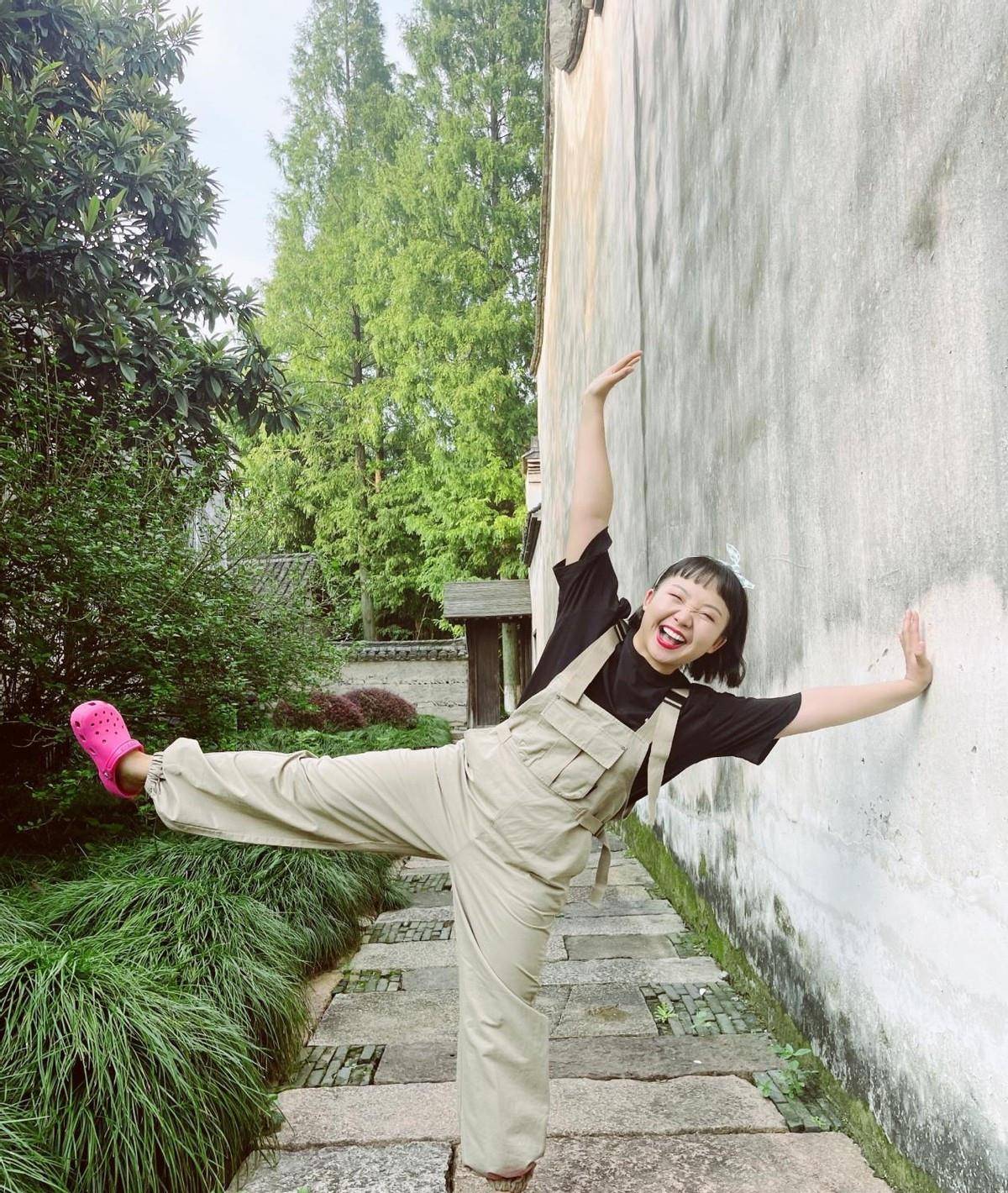 视觉 辣目洋子重新定义“微胖美”，体重超120斤打扮仍时髦，自信才美