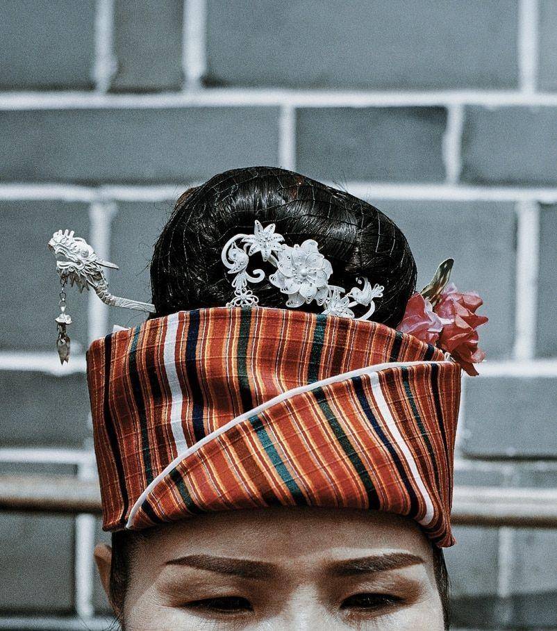 设计 意大利品牌跨界苗族设计，刘雯化身苗寨少女，国潮燃起来不得了