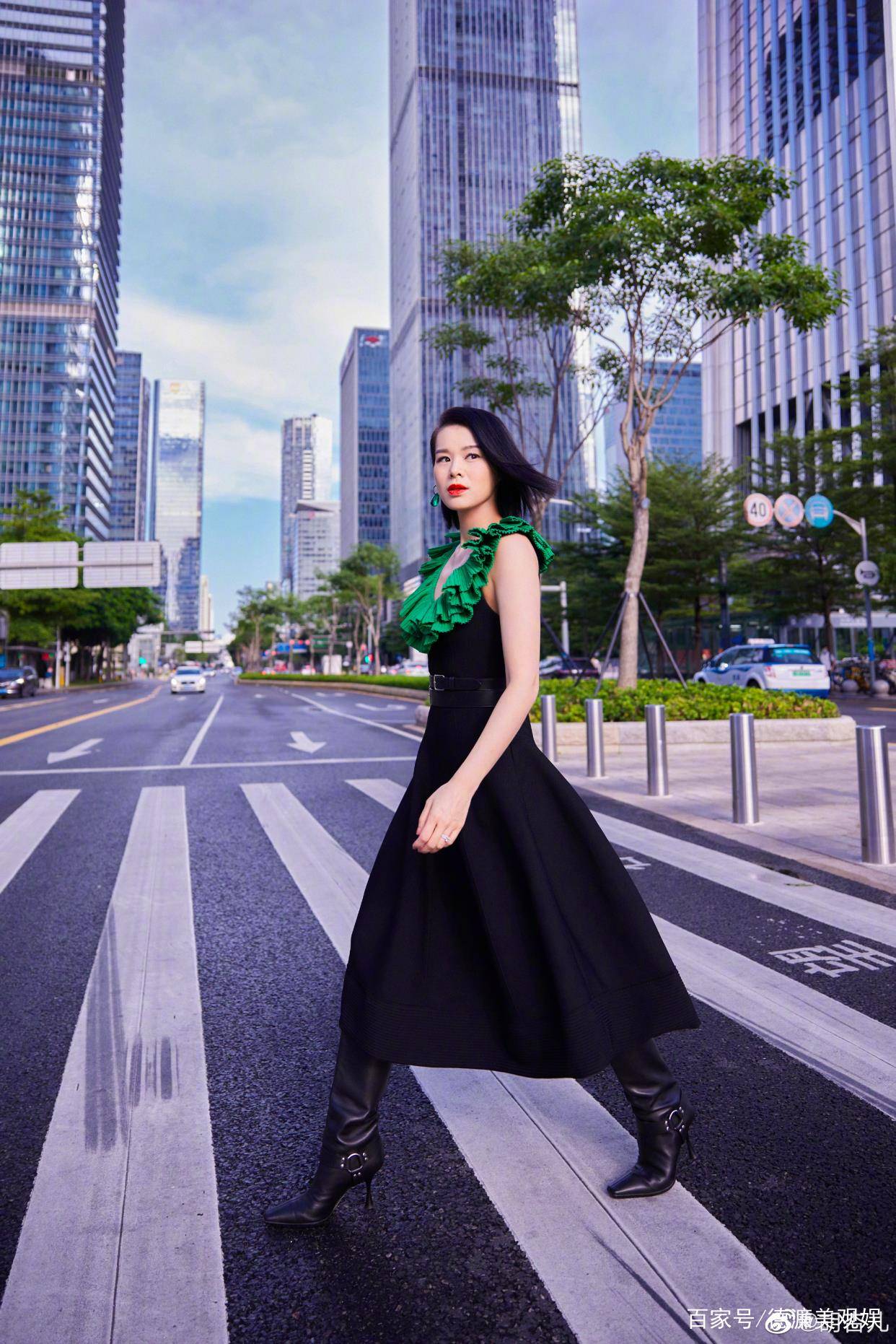 胡杏儿 大湾区中秋晚会：温碧霞露肩妩媚，赵丽颖又仙又欲，舒淇惊艳全场