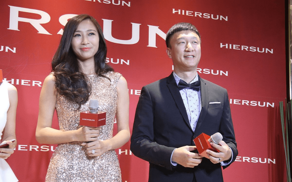 八卦爆料 孙红雷娶了个学霸老婆，年纪小身材好，穿闪亮裙装气质高级像明星