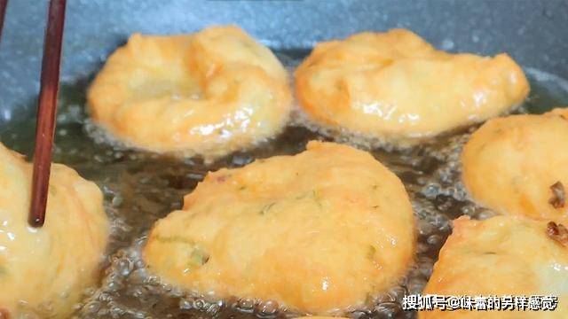 葱花|早餐不用出去买,一碗面粉加2鸡蛋,营养丰富味道好,2分钟出锅