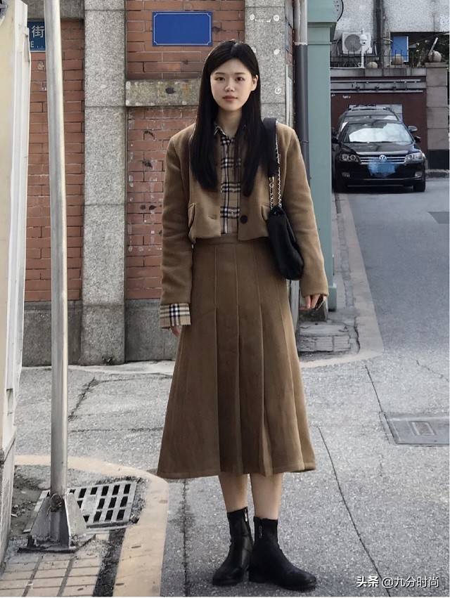 黑色 “臀大胯宽”的女人,不管穿裙还是穿裤,掌握这几点窍门,特显瘦