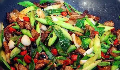 怎么把肉炒出油 b172facd52bc481c846c9806d1ffa59c.jpeg