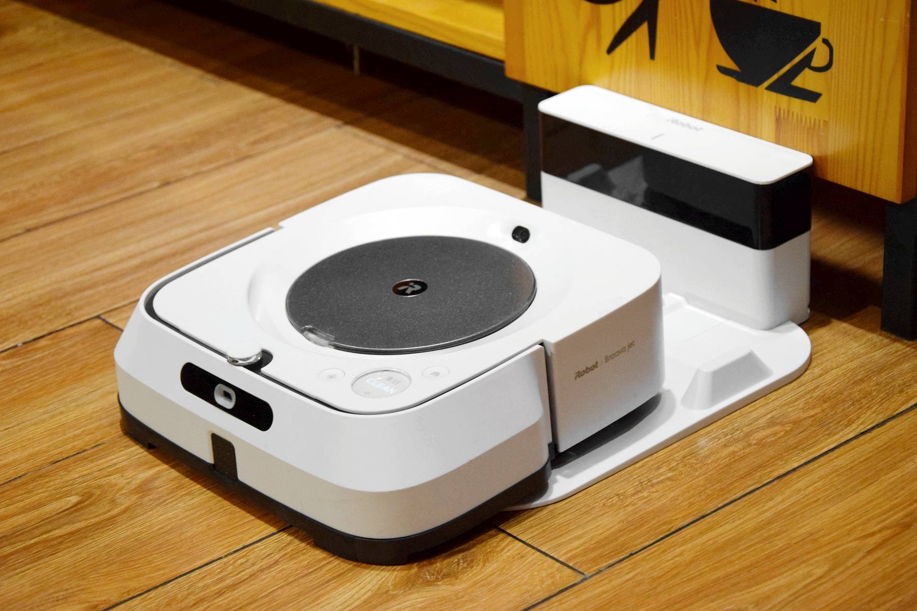 原创精准喷水往复擦拭智能规划防跌落irobotm6擦地机器人测评