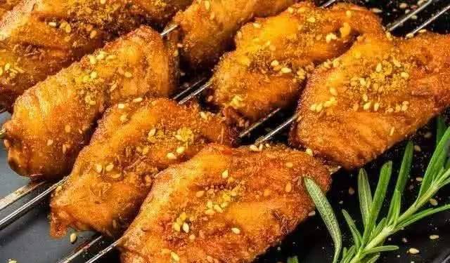 小孩|沈阳大妈开鸡架店做油饼用料实在,小孩早餐爱吃,家长:两块够吗