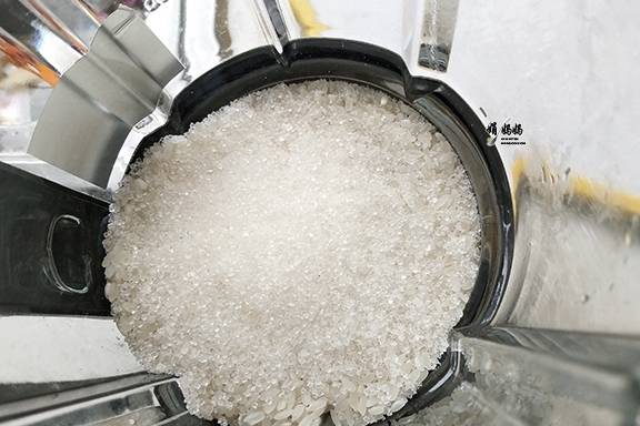 做法|这早餐儿子每次最少吃三块，搅一搅蒸一蒸就出锅，营养解馋又顶饱