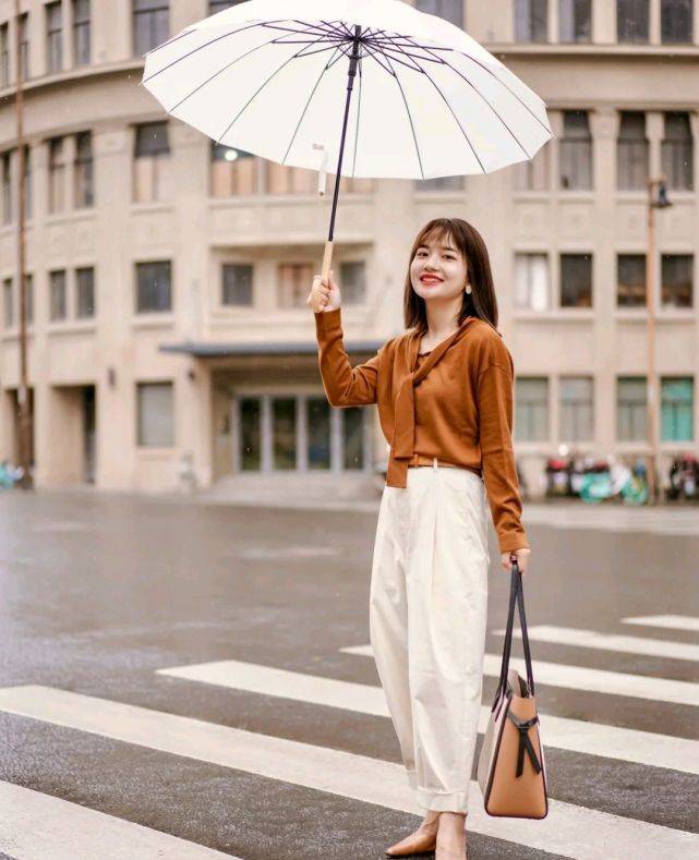 服装 爱美的女人没有年龄界限，只要会穿衣搭配，照样可以美得肆无忌惮