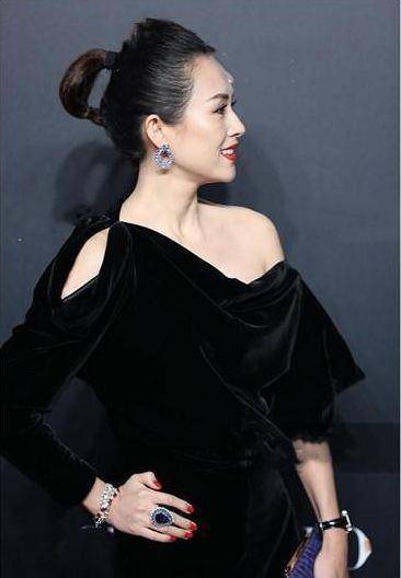 设计 当陈乔恩与章子怡同穿露肩长裙, 网友 终于知道冻龄和童颜差距了