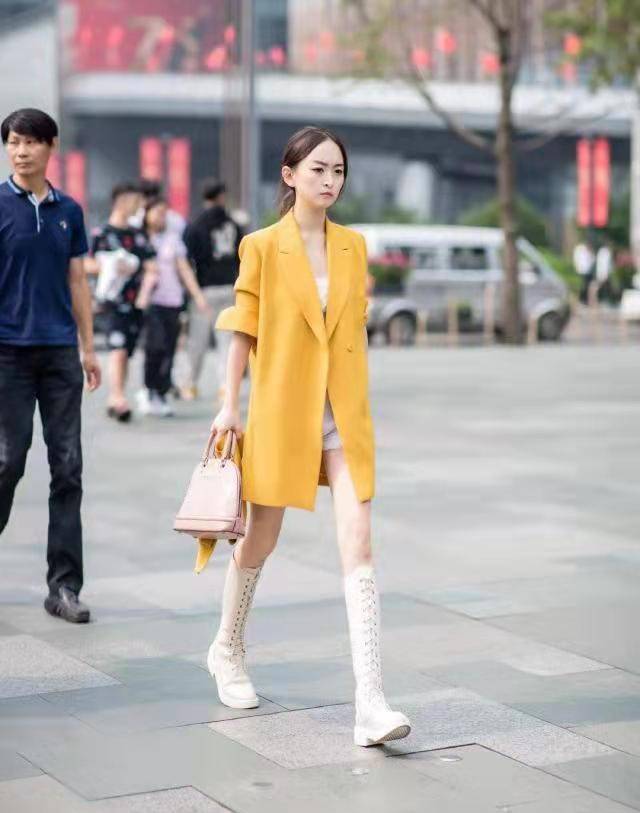 个性 白色靴子应该怎么穿成100分？教你穿出个性洒脱范儿