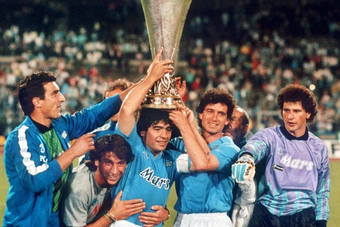 那不勒斯|4-0！马拉多纳灵魂附体！光头强有点强！那不勒斯意甲全胜领跑