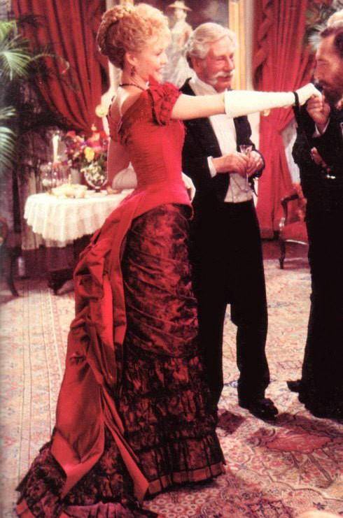 巴斯尔 欧洲古典服饰|这6部电影里有最好看的巴斯尔裙