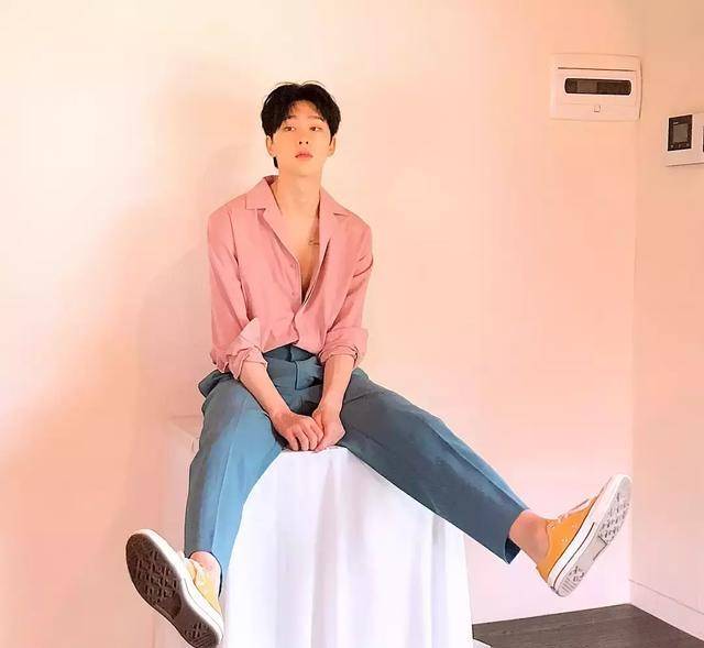 偶像 韩网盘点“最适合粉色服装”的男偶像，大家会立刻想到谁呢？