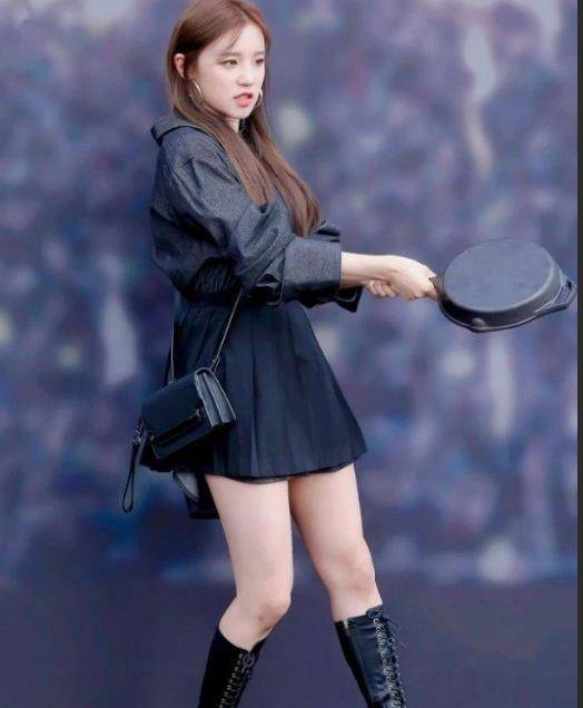 设计 宋雨琦反季节穿搭太猛了,大夏天穿貂配长靴,看着就很热