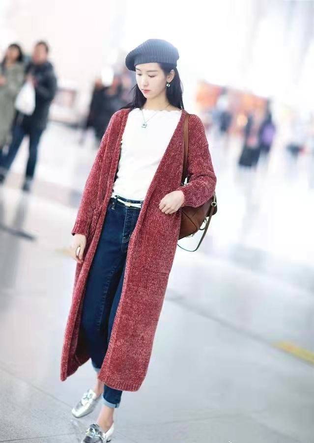 刘海 陈都灵的身材真不错，84斤穿旗袍依旧惊艳，换了刘海气质都变温柔