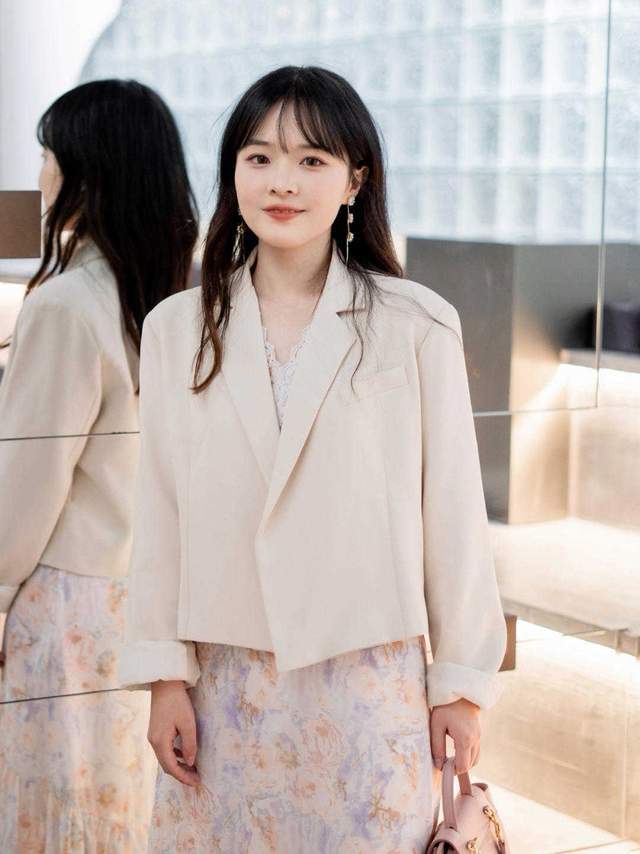 颜色 小个子女生如何穿才时髦？学会4套穿搭时尚和品位兼顾，通勤高级