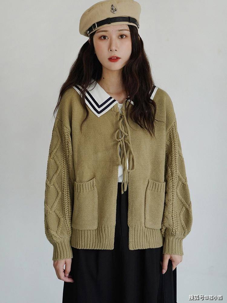 黑色 “1+1＞2”的穿搭方式不容错过，简单的叠穿，打造令人惊艳的效果