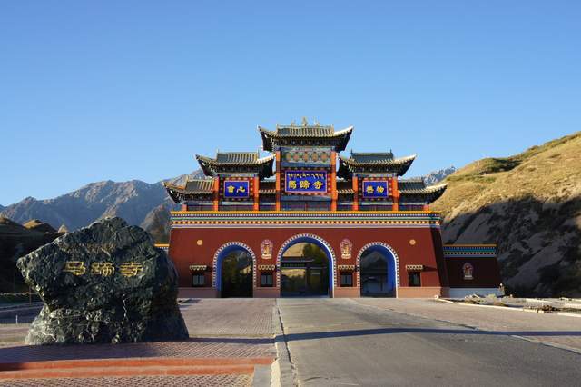 甘肃又一寺庙走红，距张掖市区仅1小时车程，被誉为“塞上江南”