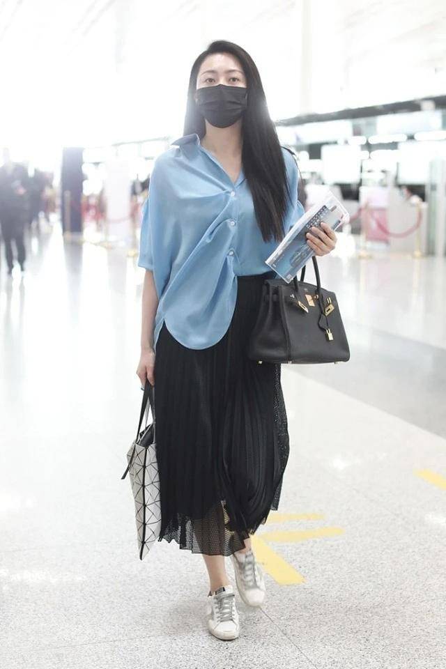 黄梦莹 黄梦莹开创衬衫新穿法，配长裙塑造高级典雅气质，这样搭配好知性