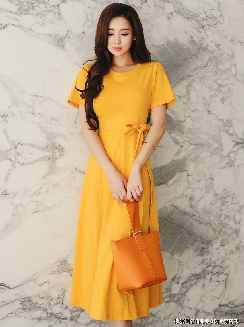 设计 黄色连衣裙搭配黄色高跟鞋精致时尚,说不尽的温柔可人