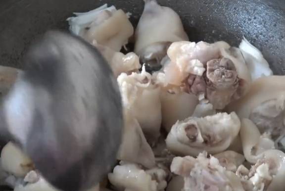 猪脚怎么煲汤不腻 c78b9386a455410e90098b92a8e30a6e.jpeg