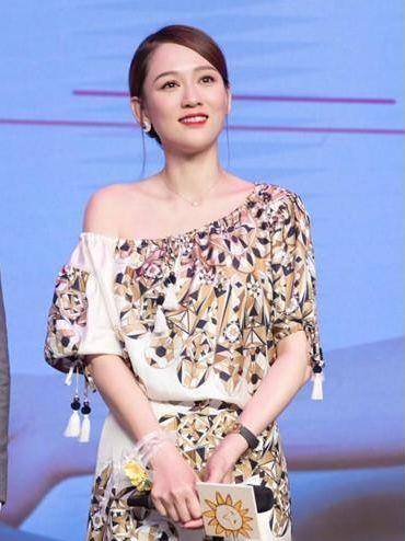 设计 当陈乔恩与章子怡同穿露肩长裙, 网友 终于知道冻龄和童颜差距了