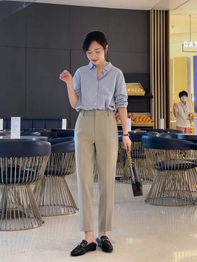 显得 “上班”穿什么衬衫好看？波点衬衫、蓝色衬衫搭配指南，高级洋气