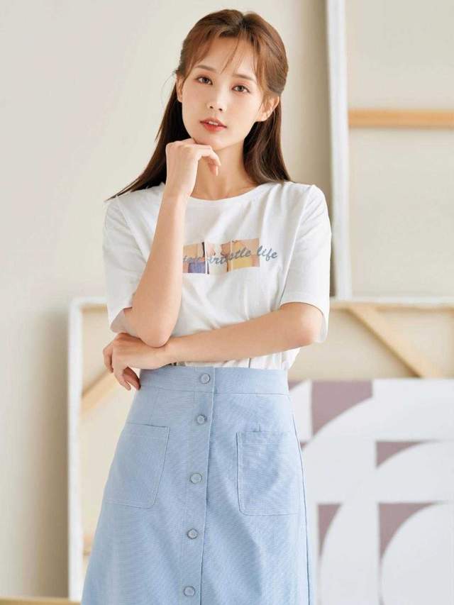 卫衣 如何穿出青春的少女感?配对颜色很重要,让你显得高级又上档次