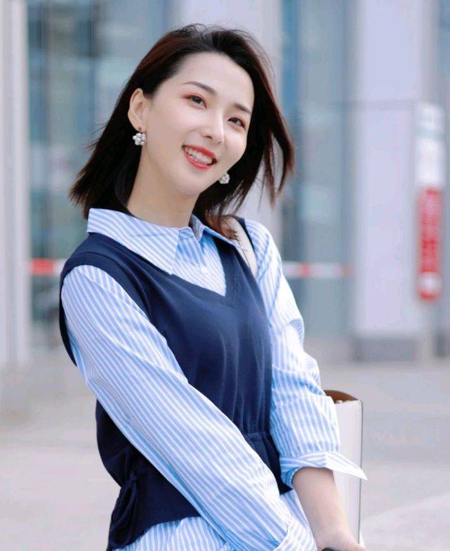 服装 会穿衣搭配的女生确实很惊艳，既优雅又有魅力，轻松美成焦点