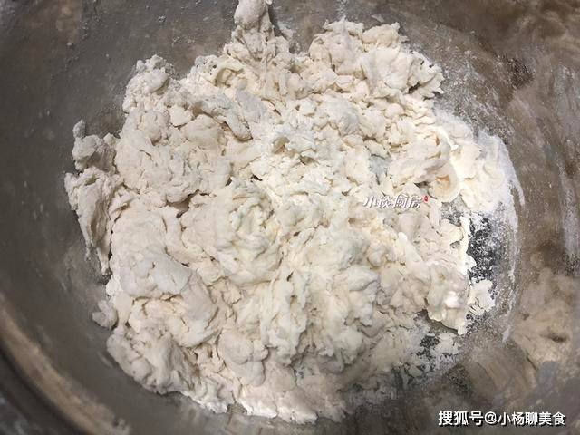 美食|蒸馒头时,别只会加酵母,学会这几个技巧,蒸出来像面包一样柔软