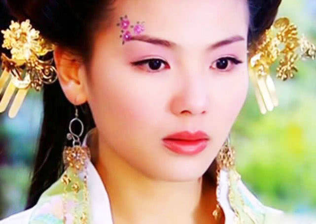 贾静雯 美人一袭黄衣,本以为赵丽颖、林心如够美,看到贾静雯:惊为天人