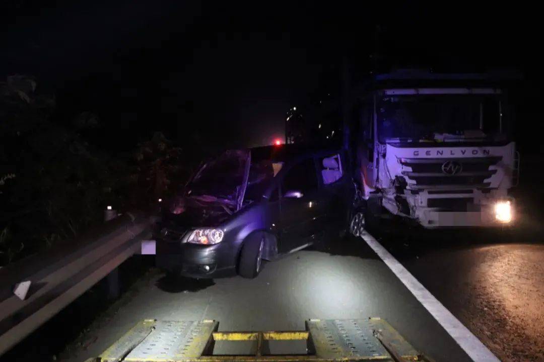 高速公路发生"离奇"车祸,女司机和女乘客都不见了