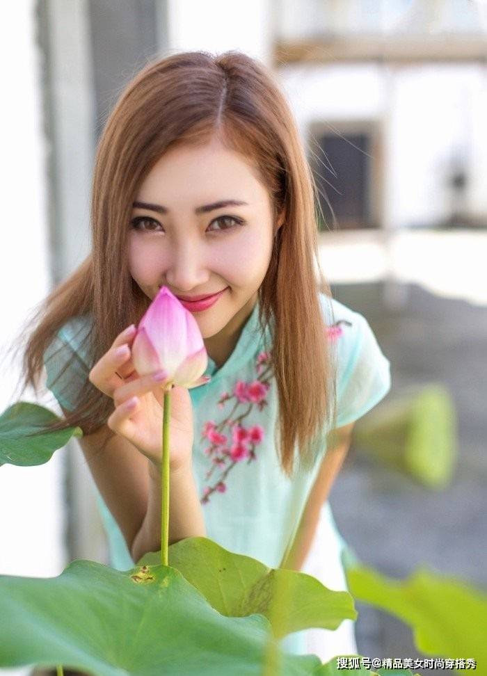 唯美 素雅的吊带裙，复古的旗袍裙，不同风格的连衣裙，你更喜欢哪一种