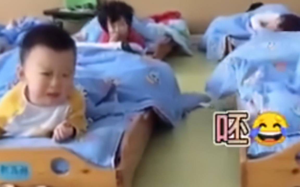 事情|幼儿园宝宝“灵魂对话”火了,睡觉前疯狂抬扛,网友:三观不合啊