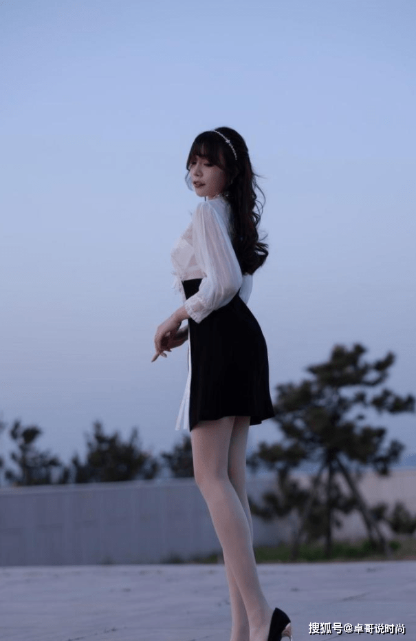 整体 小姐姐一整套蕾丝穿搭，有你喜欢的吗？网友：收藏了