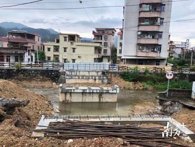 雲城水背橋