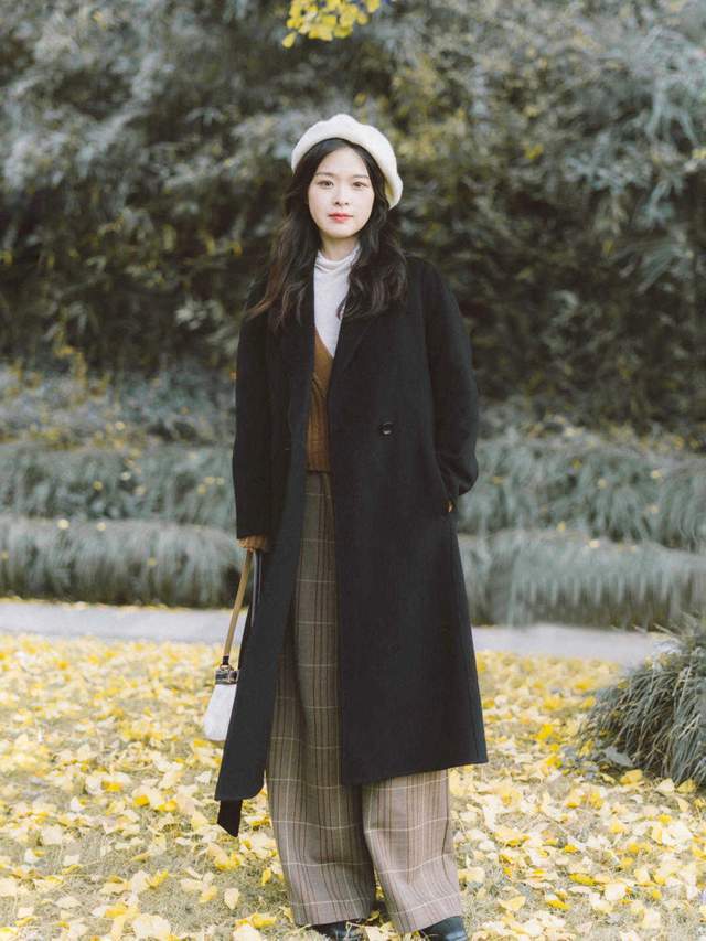 显得 小个子的秋天穿搭，白色西服搭配牛仔裤显高显瘦，显白又高级